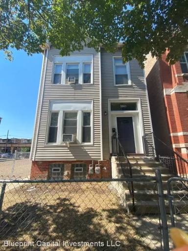 Main picture of 4126 S Calumet Ave