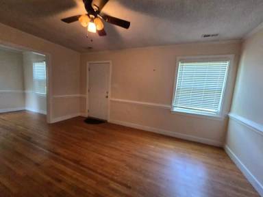 Main picture of 1105 E Williams Cir