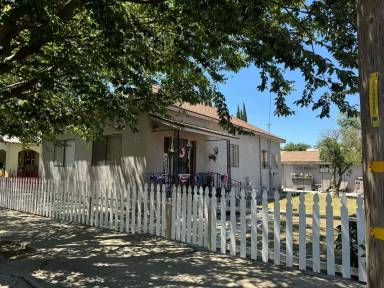 Main picture of 651 5th Ave