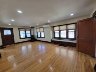 Main picture of 2915 Warren Ave