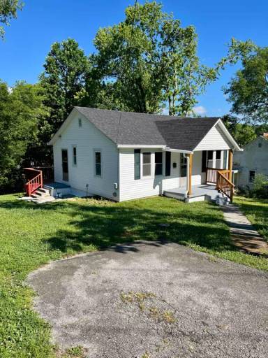 Main picture of 208 McGinness Ave