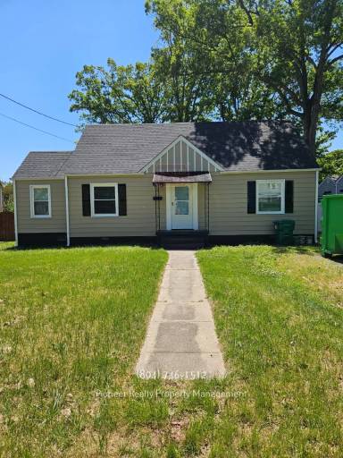 Main picture of 2331 Fleet Ave