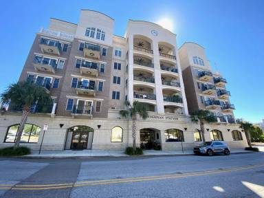Main picture of 124 Walnut Street Apt 501
