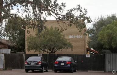 Main picture of 806 E 10th St