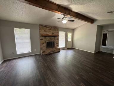 Main picture of 104 Hillside Dr