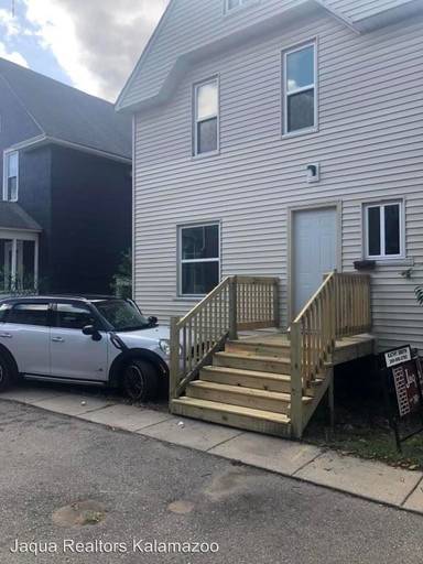 Main picture of 1118 Portage Ct