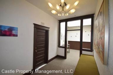 Main picture of 211 1st Ave NW