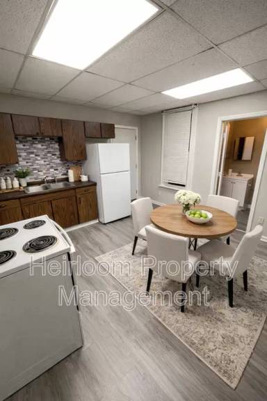 Main picture of 410 N 52nd Ave W
