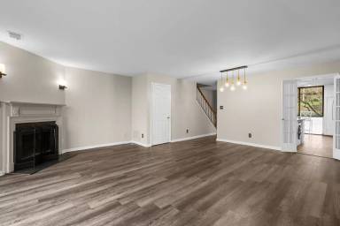 Main picture of 2232 S Randolph St