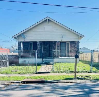 Main picture of 4441 Reynes St