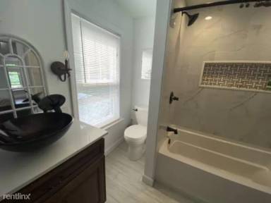 Main picture of 4 Locke St