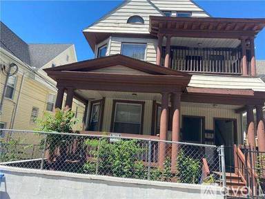 Main picture of 303 Willow St