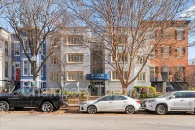 Main picture of 220 2nd St SE