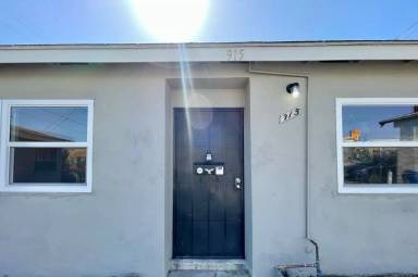 Main picture of 915 S Rowan Ave