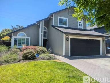 Main picture of 2467 Lemur St