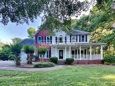 Main picture of 295 Lakefront Dr
