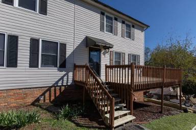 Main picture of 1310 Knob Creek Rd