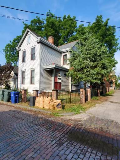 Main picture of 669 Beech St