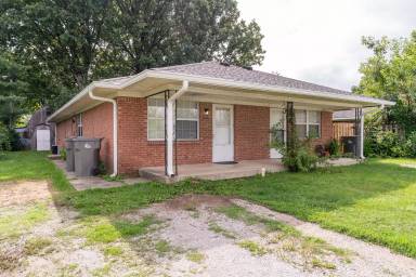 Main picture of 3859 S State Ave