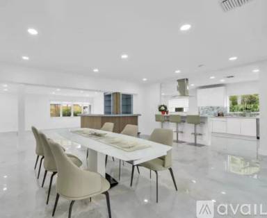 Main picture of 200 N Hibiscus Dr