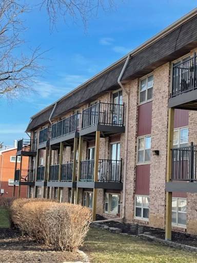 Main picture of 1367 S 76th Ave