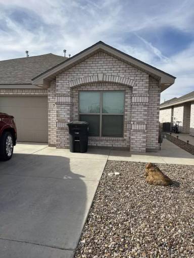 Main picture of 7 Deadwood Dr