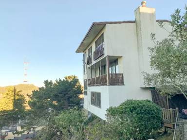 Main picture of 1 Gateview Ct