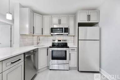 Main picture of 1301 W Estes Ave