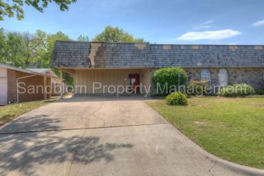 Main picture of 5518 E 61st Pl