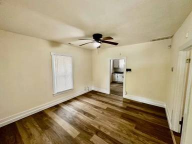 Main picture of 923 E Dale St