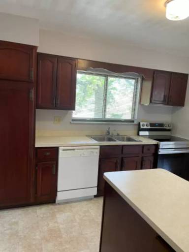 Main picture of 2774 W North Bend Rd