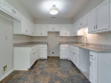 Main picture of 4954 S Germantown Rd