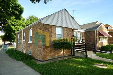 Main picture of 9858 S Drexel Ave