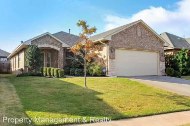 Main picture of 3404 NW 164th Ter