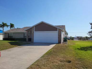 Main picture of 4417 SW 15th Ave