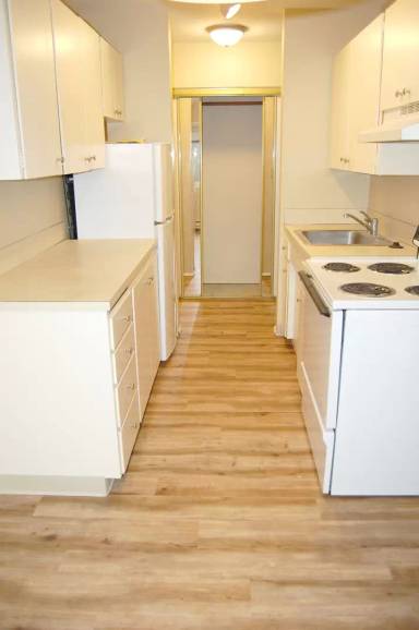 Main picture of 424 Summit Ave E