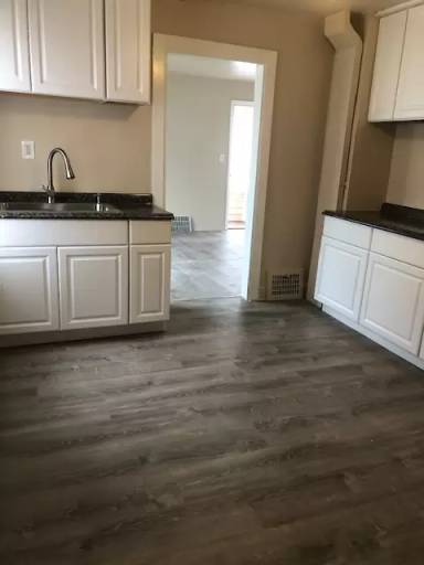 Main picture of 5872 N 39th St