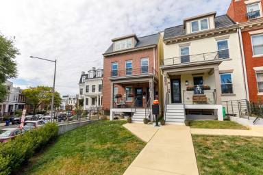 Main picture of 503 1/2 Park Rd NW