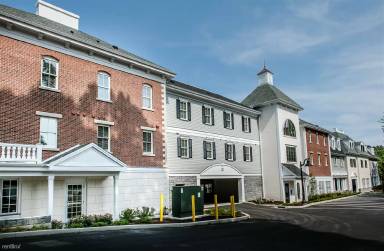Main picture of 121 W Main St
