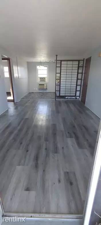 Main picture of 1 Golf Rd