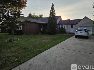 Main picture of 5 E Taunton Ave