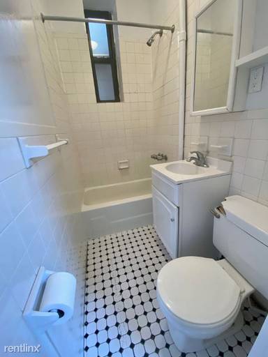 Main picture of 233 E 25th St