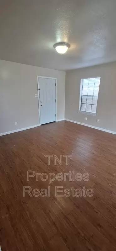 Main picture of 2805 Sprucewood St