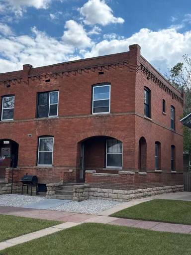 Main picture of 212 W Evans Ave