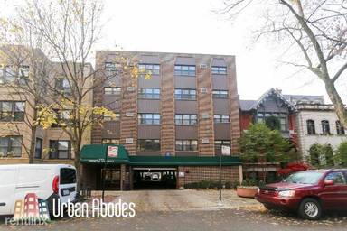 Main picture of 555 W Arlington Apartments