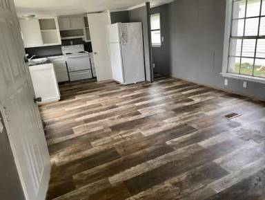 Main picture of 303 E Shawntel Smith Blvd