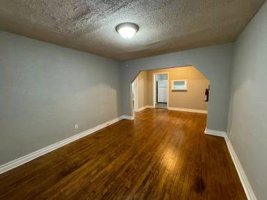 Main picture of 1319 N Gatewood Ave