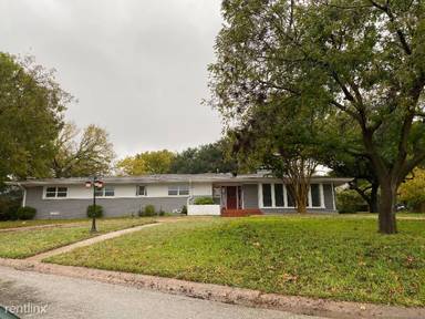 Main picture of 808 Western Hills Dr