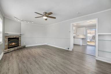Main picture of 7543 Booth Dr