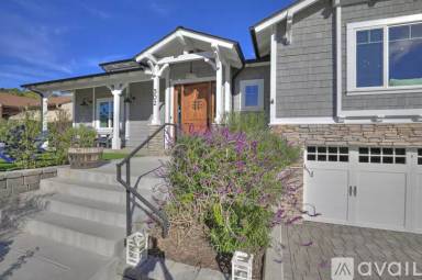 Main picture of 302 E Calle Laureles